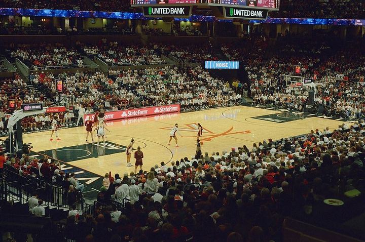 BB体育 · 现场光束（资料示意）